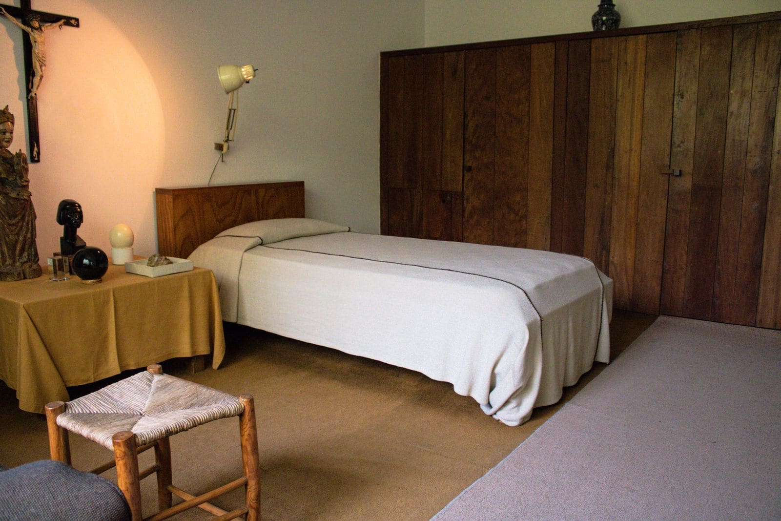 Hotel bedroom furnished with warm wooden pieces